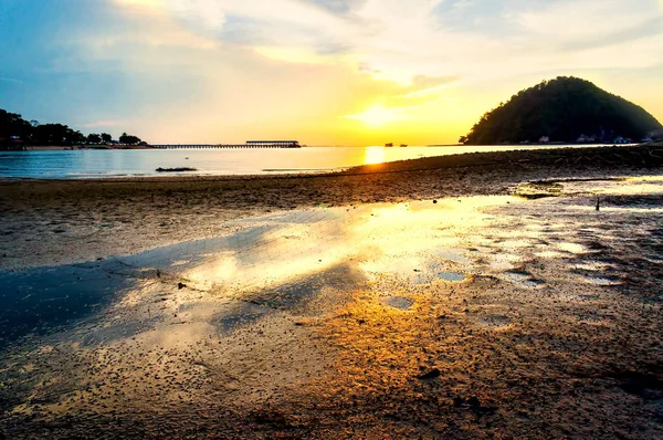 Belo pôr-do-sol dramático — Fotografia de Stock