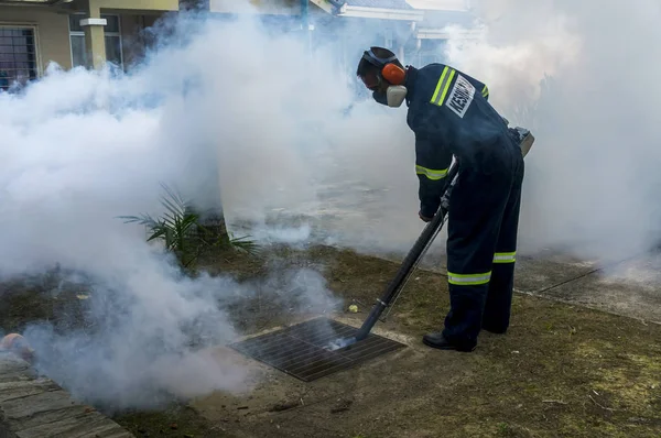 Fogging to eliminate aedes mosquito — Stock Photo, Image