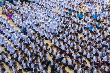 Putrajaya, Malezya - 2 Ocak 2018: ilk gün okul 2018 oturumunda Putrajaya katılıyor Malezya ilköğretim okulu öğrenci. 
