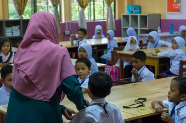 Putrajaya, Malezya - 2 Ocak 2018: ilk gün okul 2018 oturumunda Putrajaya katılıyor Malezya ilköğretim okulu öğrenci. 
