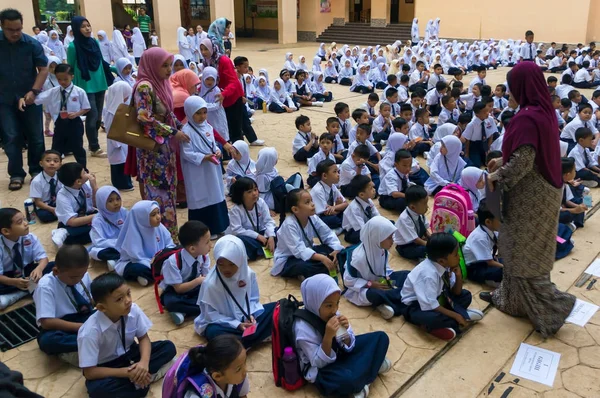 Putrajaya Malaysia Jan 2018 Malaysiska Grundskola Student Första Dagen Skola — Stockfoto