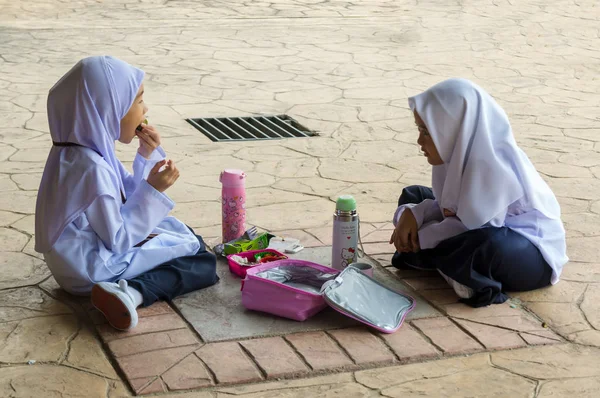 Putrajaya Malaysia Jan 2018 Primary School Student Njuta Frukost Pausen — Stockfoto