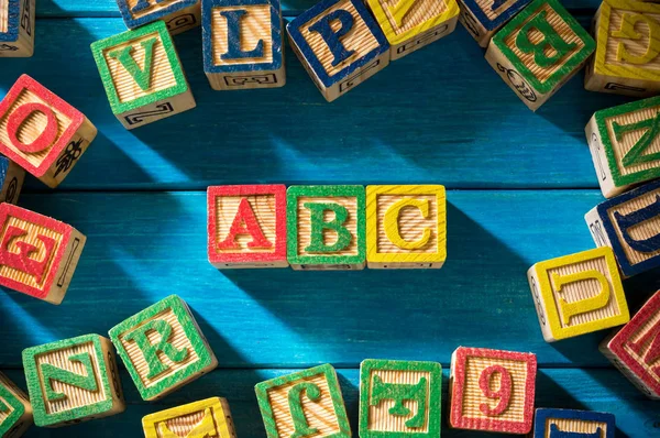 Feche Arranjo Alfabeto Abc Fundo Azul Pré Escolar Conceito Educação — Fotografia de Stock