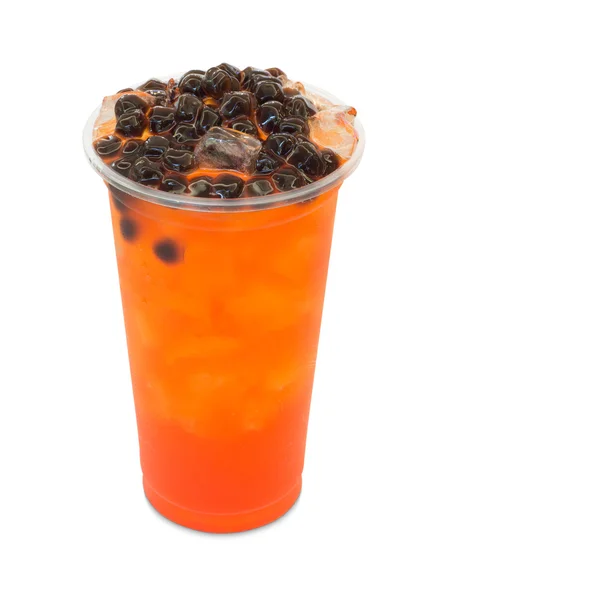 Bubble ice tea vörös szilva elvihető üveg elszigetelt fehér fonákkal — Stock Fotó