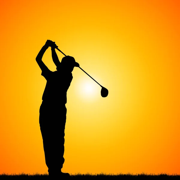 Siluetas golfistas contra el fondo del atardecer — Foto de Stock