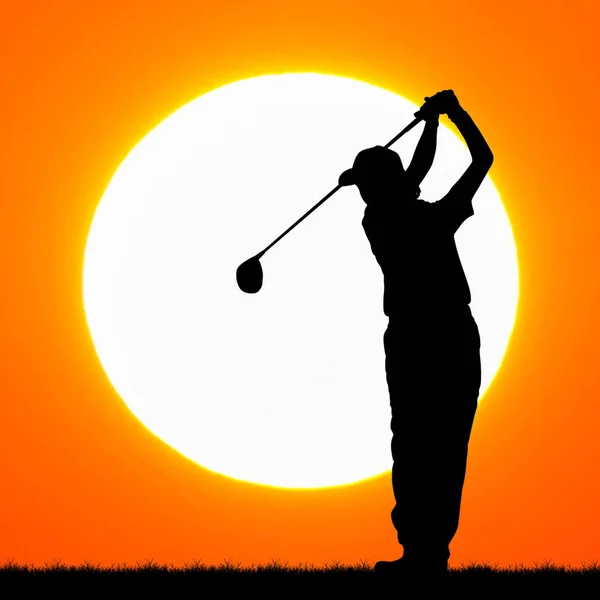 Silhuetas golfista com fundo por do sol — Fotografia de Stock