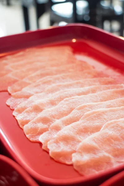 Maiale crudo affettato che si prepara per sukiyaki fatti in casa — Foto Stock