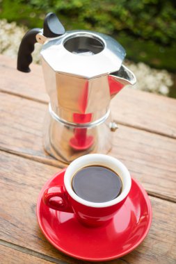 Kırmızı fincan sıcak espresso shot