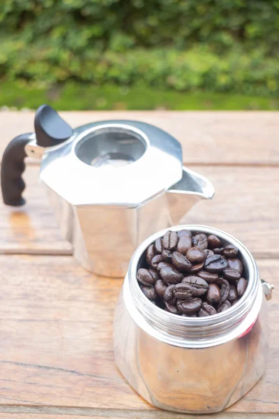 摩卡壶咖啡豆 — 图库照片