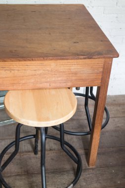 Ahşap masa ve sandalye seti