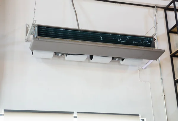 Ceiling type hanging air conditioner unit — Stock Photo, Image