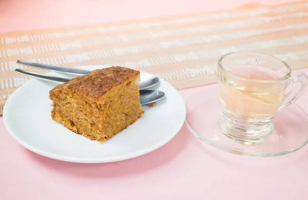 Horký čaj a mrkvový dort — Stock fotografie