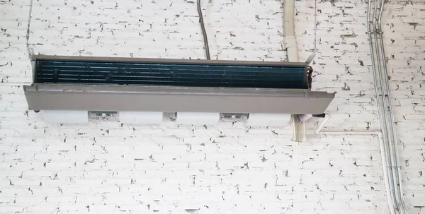 Tipo de teto pendurado ar condicionado unidade — Fotografia de Stock