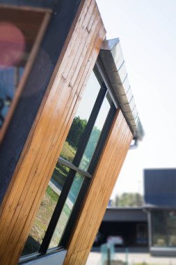 Ahşap ve cam pencere dış