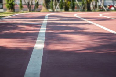 Okulda eski koşu parkuru