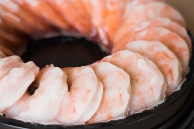 Tepsi donmuş kazık karides