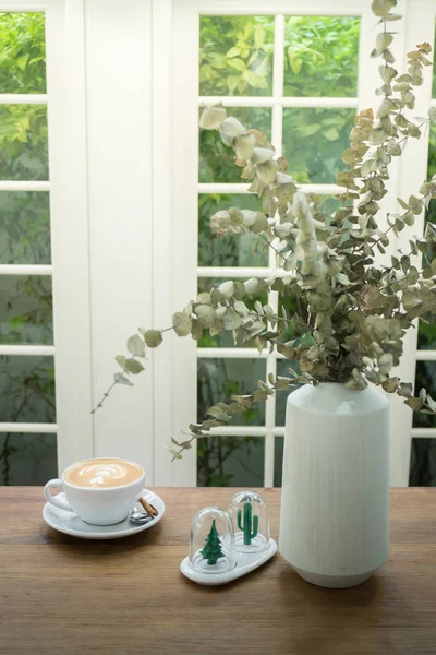Káva Latte Art na dřevěný stůl — Stock fotografie