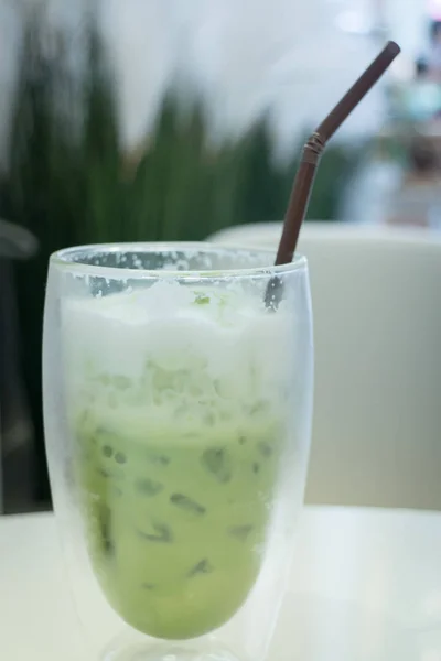 Iced matcha grönt te latte — Stockfoto