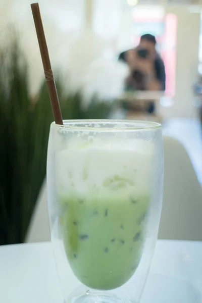 Iced matcha grönt te latte — Stockfoto