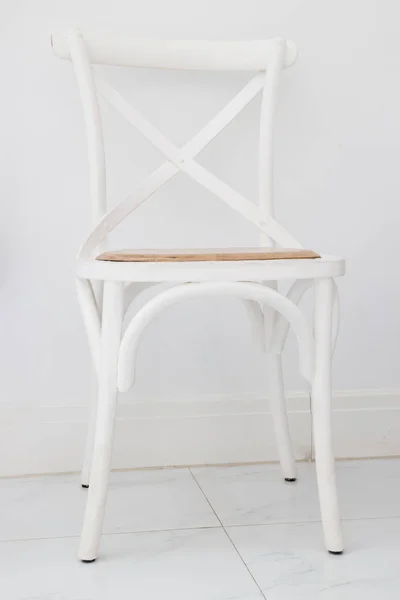 Retro stílusú, fehér fa szék — Stock Fotó