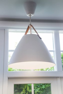 Beyaz lamba ile dekore edilmiş Modern Oda iç