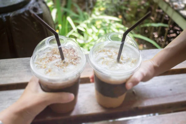 Eiskaffee mit Milchschaum — Stockfoto