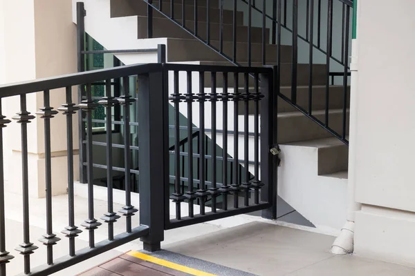 Empty Room With Concrete Steps — Stock Photo, Image