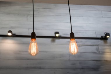 Duvar arka plan üzerinde Vintage ampuller