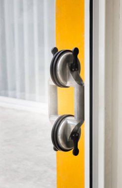 Kapı kolu için uygulanan cam enayi