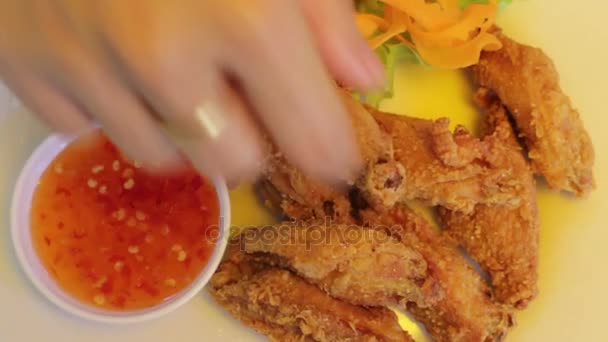 Deep fried chicken wings with spicy Thai style sauce — Stock Video
