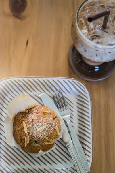 Muffin ai mirtilli e moka al caffè freddo — Foto Stock