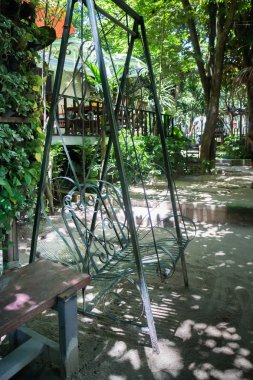 Vintage swings boş garden