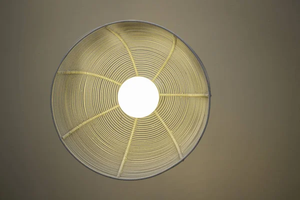 Dekorasyon asma fener ampul lambalı — Stok fotoğraf