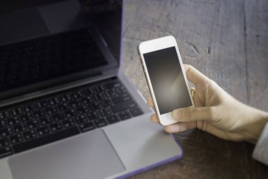 Online alışveriş dizüstü bilgisayar ve akıllı telefon ile