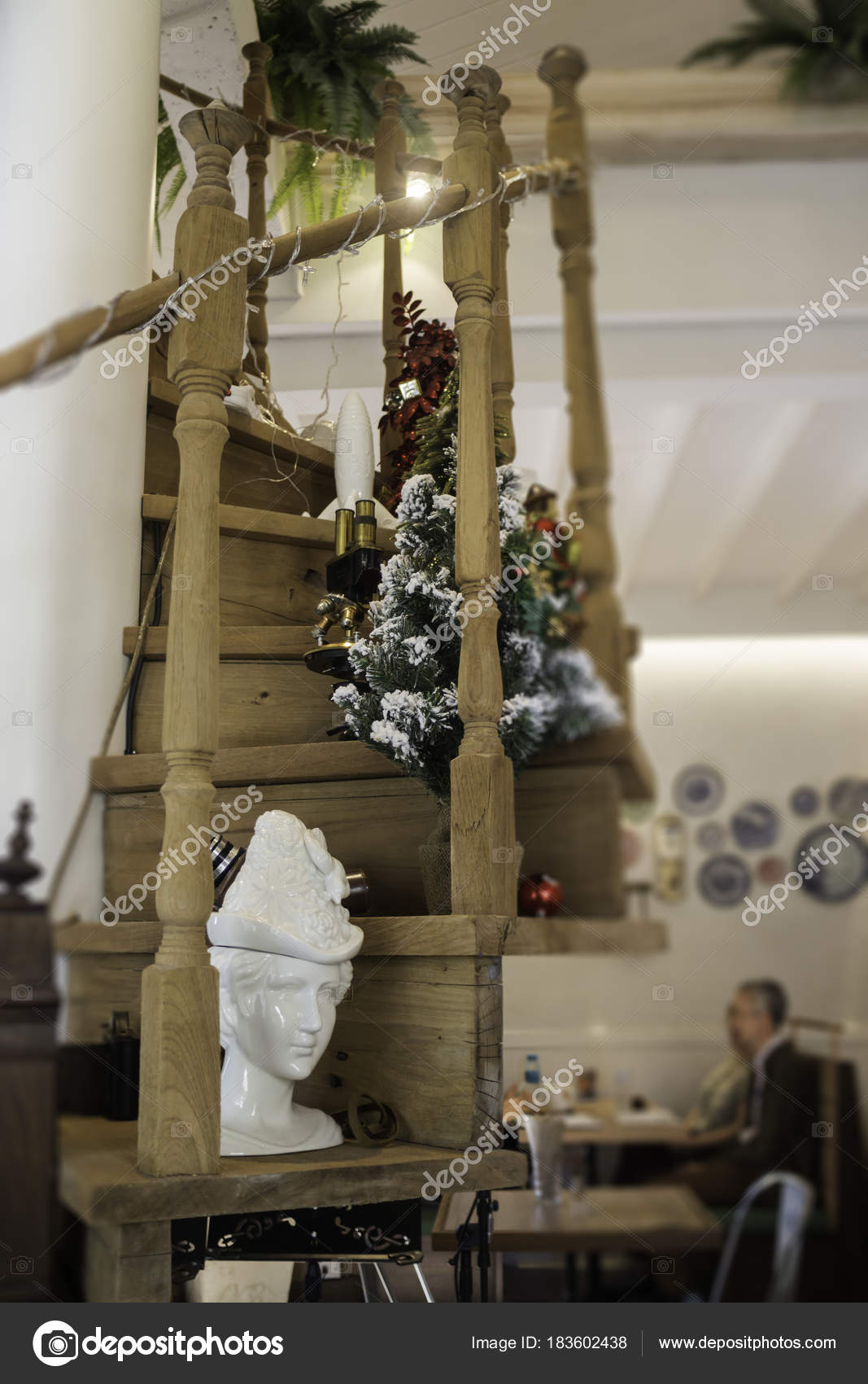 Scala interna a chiocciola in legno — foto stock © nalinrat #183602438 Scala interna a chiocciola