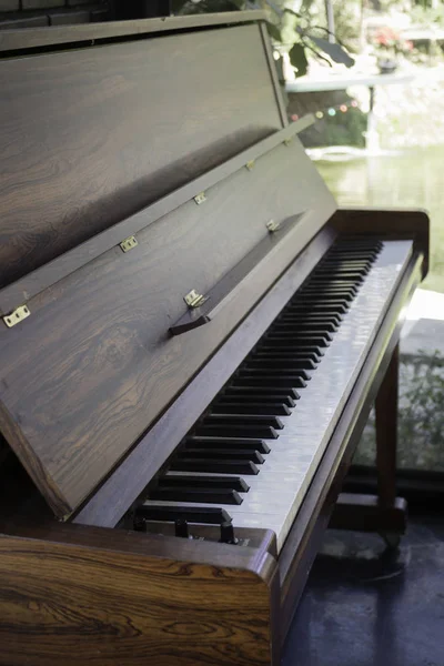 Klawiatura fortepianowa starego instrumentu muzycznego — Zdjęcie stockowe