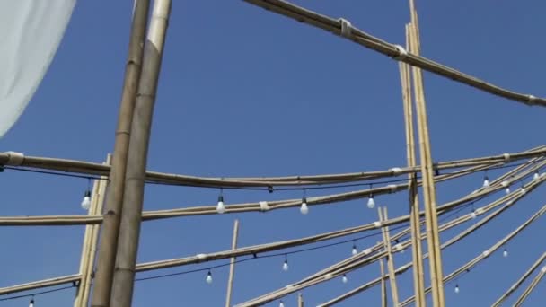 Bamboo Scaffolding Clear Blue Sky Stock Footage — Stock Video