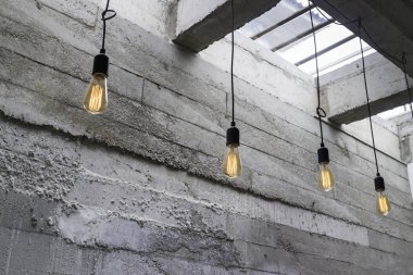 Tavanda, stok fotoğraf asılı ampuller
