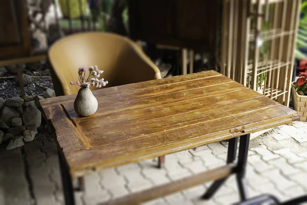 Minimális kávézó külső díszítés egyszerűen bútorkészlettel — Stock Fotó