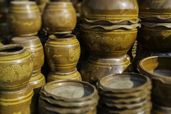 Venta de maceta de arcilla horneada en tienda de jardinería — Foto de Stock