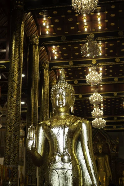 Thajský buddhistický veřejný chrám v Chiang Mai — Stock fotografie