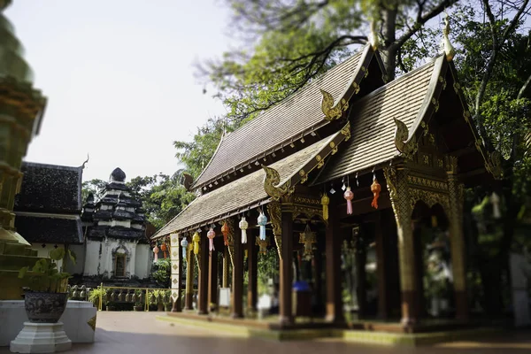 Thailändsk buddhistisk offentligt tempel med god miljö — Stockfoto