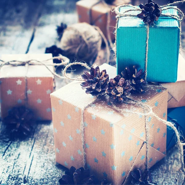 축제 상자 포장 나무 갈색 파란색 종이 코드 — 스톡 사진