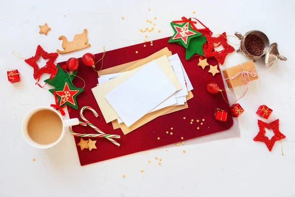 Karácsonyi kártya piros fehér Holiday dekoráció csillag labdát — Stock Fotó