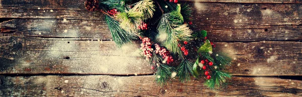 Natal vintage fundo abeto árvores bagas — Fotografia de Stock
