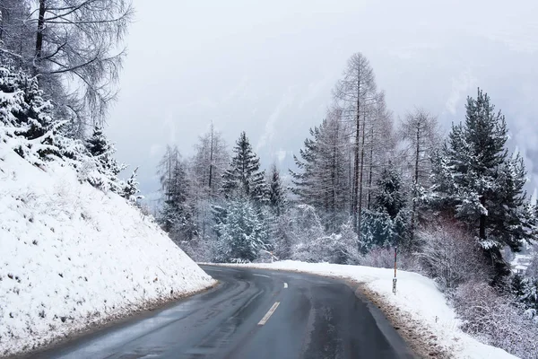 Winter Road Icy Forest Covered Snow Scenic Mountain Austria — Stock Photo, Image