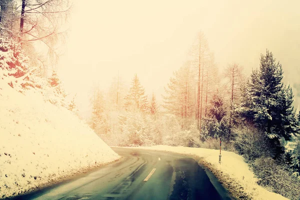 Winter Road Icy Forest Covered Snow Scenic Mountain Austria — Stock Photo, Image