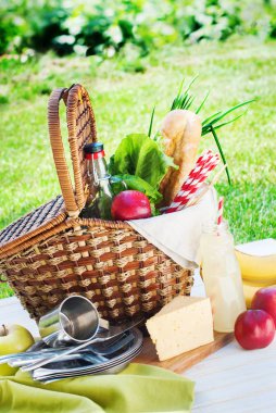 Piknik sepeti ayarı yiyecek içecek yaz saati Wattled