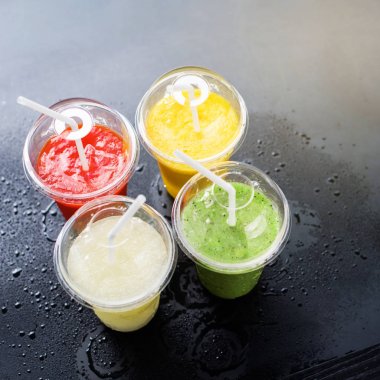 Renkli Smothie almak uzakta plastik