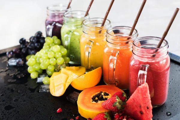 Frische Farbe Säfte Smoothie tropische Früchte Multi — Stockfoto